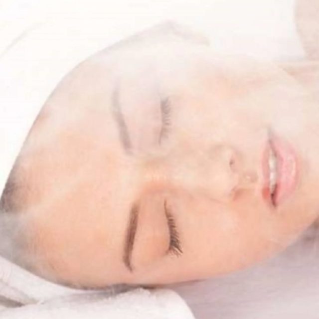 N'oubliez pas d'offrir à votre peau le soin qu'elle mérite 💆‍♀️ !

À chaque changement de saison, votre peau est exposée à des conditions climatiques différentes qui perturbent son équilibre naturel. Pour la garder saine et éclatante, il est essentiel de lui apporter l'hydratation et les soins adaptés. Prenez soin de votre peau, elle vous le rendra bien !