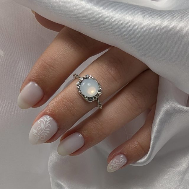Full blanc 🤍 l'opac sur le milky ça vous plaît?

.

.

.

.

.

.

#nails #ongle #onglesgel #vsp #salernes #nailsaddict #nailsdesign #lovenails #beautifulnails #nailart #prothesisteongulaire #gelnails #gelxnails #beautymerrynails #nailscompany #beautilux #blanc #milkynails #white
