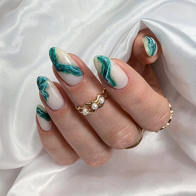 Effet pierre Malachite sur base milky. 

.

.

.

.

.

.

#nails #ongle #onglesgel #vsp #salernes #nailsaddict #nailsdesign #lovenails #beautifulnails #nailart #prothesisteongulaire #gelnails #gelxnails #beautymerrynails #nailscompany #beautilux  #milkynails #malachite #marbre